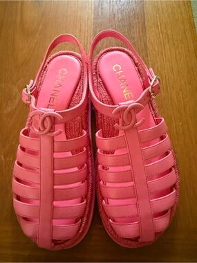 CHANEL Coral Pink Leather Sandals